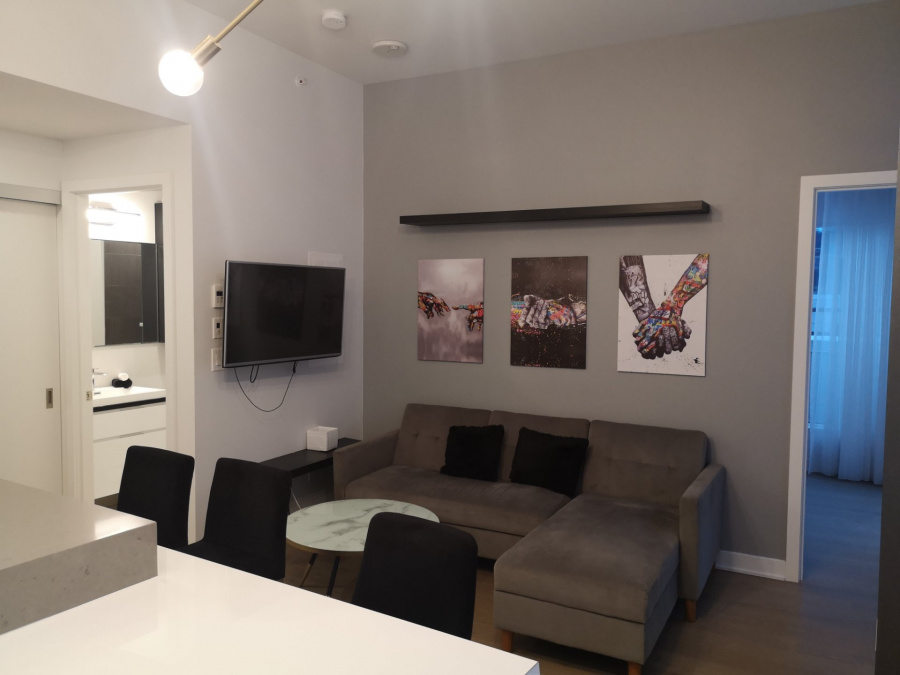 Tour des Canadiens 2 | One Bedroom
