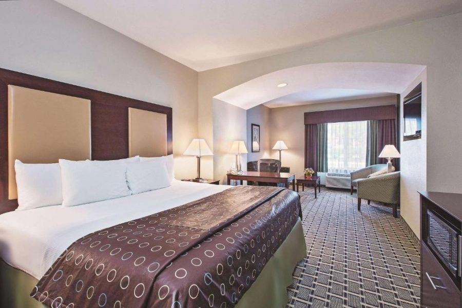 LaQuinta Inn and Suites | Executive King Room