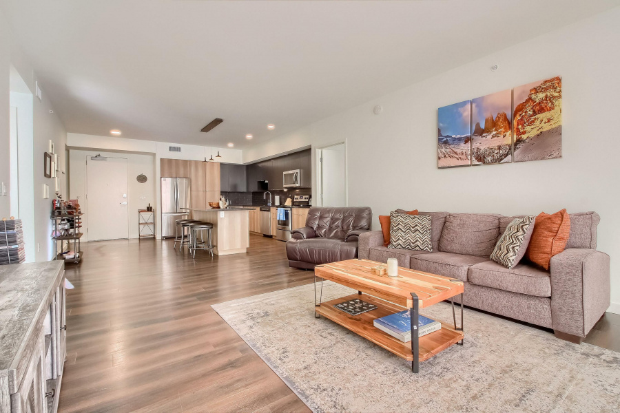 Bright & Peaceful 2BR Apt in Downtown Denver