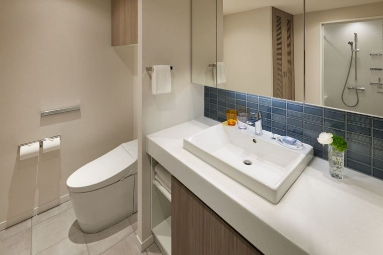 One-Bedroom Corner Suite