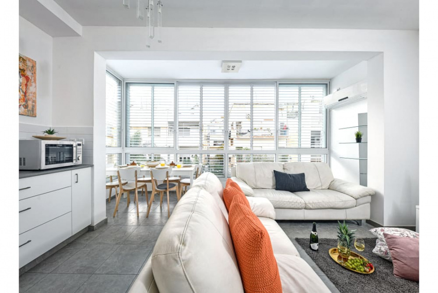 Dizengoff Hideaway II | Three Bedroom