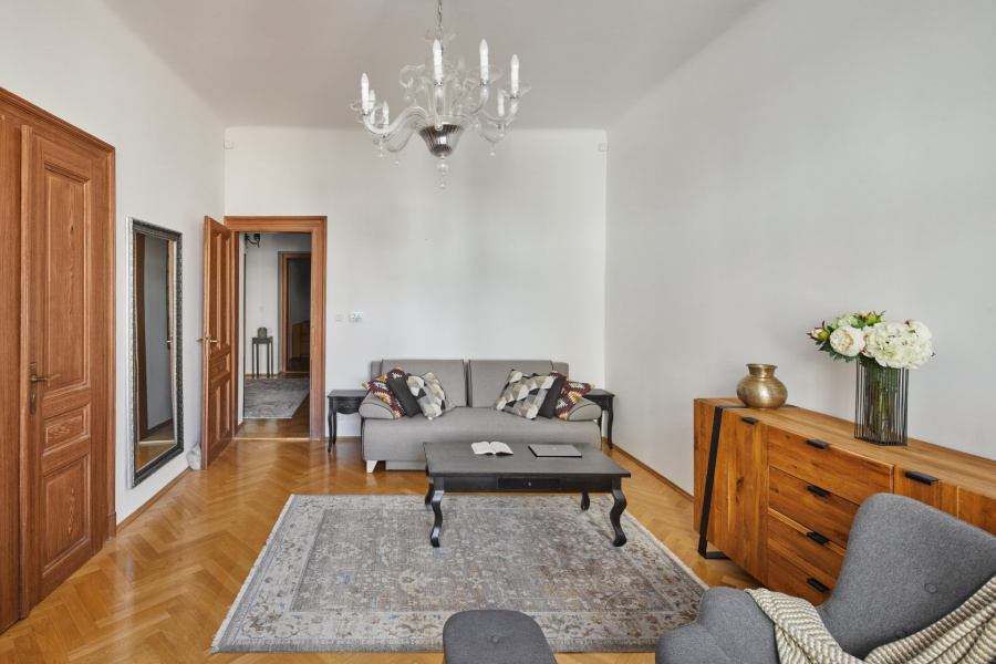 Elegant 2BR Apartment close to Old Town