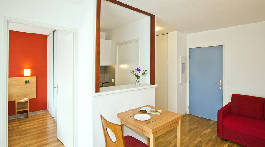 Lyon Saint Nicolas: One Bedroom