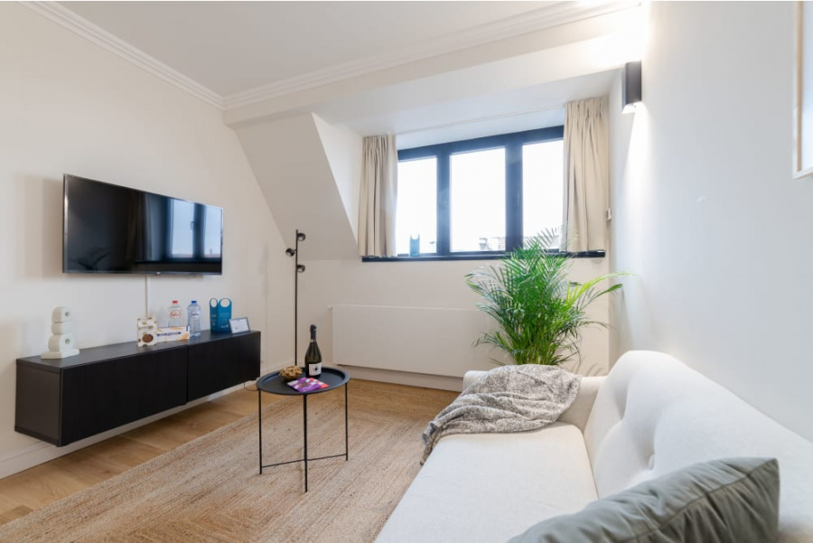 Chatelain VIII | One Bedroom
