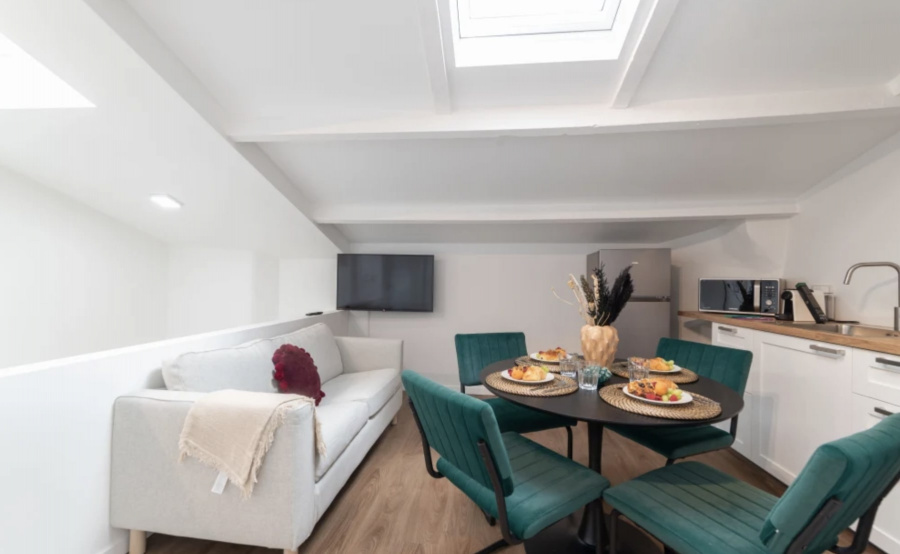 Enseignement IV | Two Bedroom