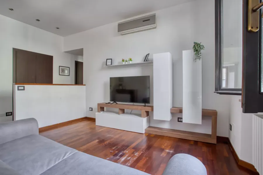 Tasteful flat w/ balcony | One Bedroom