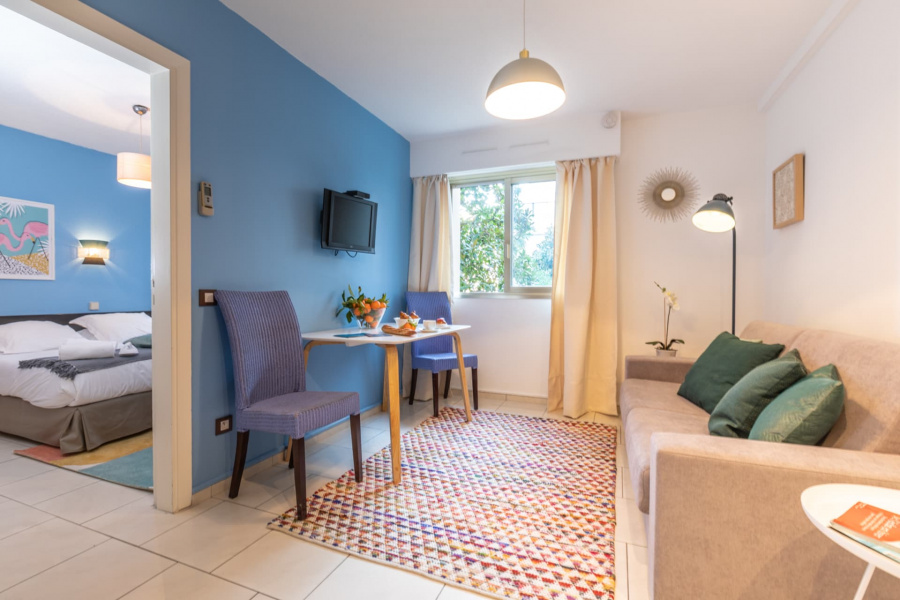 Charming Riviera 4E