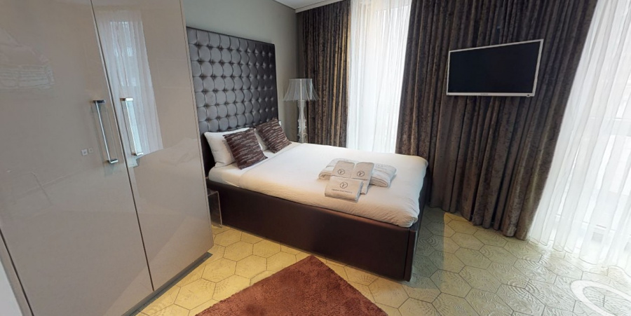 Berlin - Junior | Studio