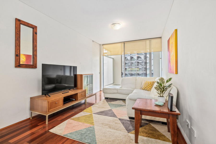 35 Shelley Street Apartment | One Bedroom ; Unit 708