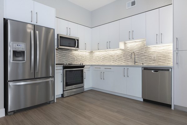 599 Castro | One Bedroom