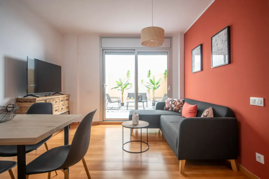 Bright Apt with Private Patio in close to Sagrada Familia - B287 | Two Bedroom