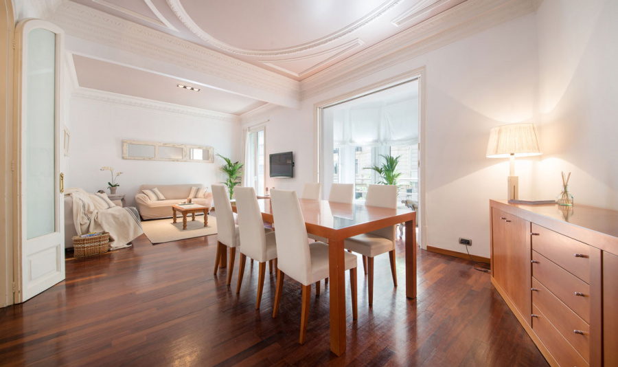 Four bedroom apartment in Balmes - You Stylish