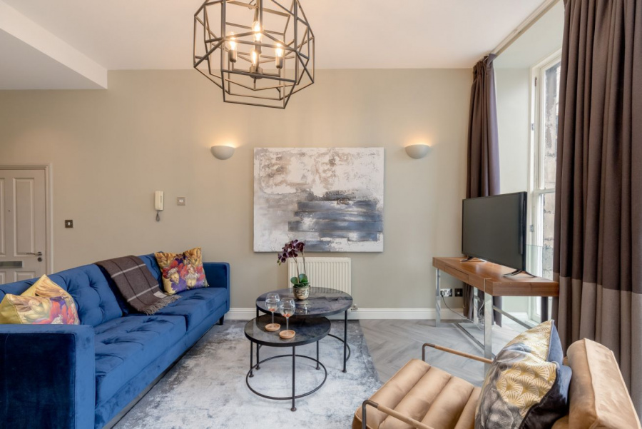 Art Deco Apt Overlooking St Giles | One Bedroom