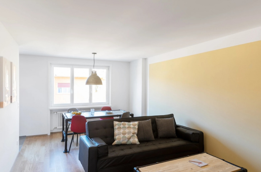 ELS16 - Cozy and Spacious in Central