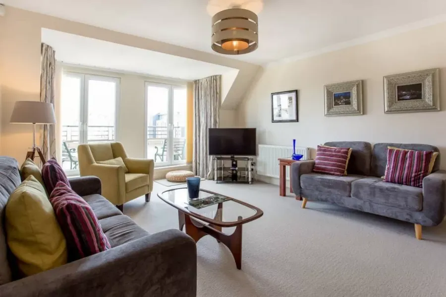 Homely Apt near Leith Walk | Three Bedroom