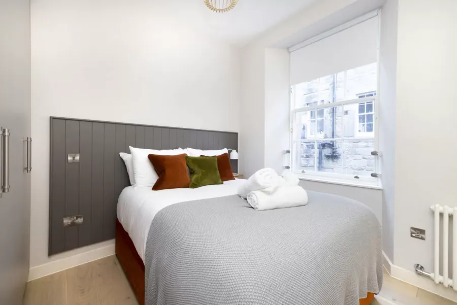 Modern Apt near Edinburgh Castle | Studio