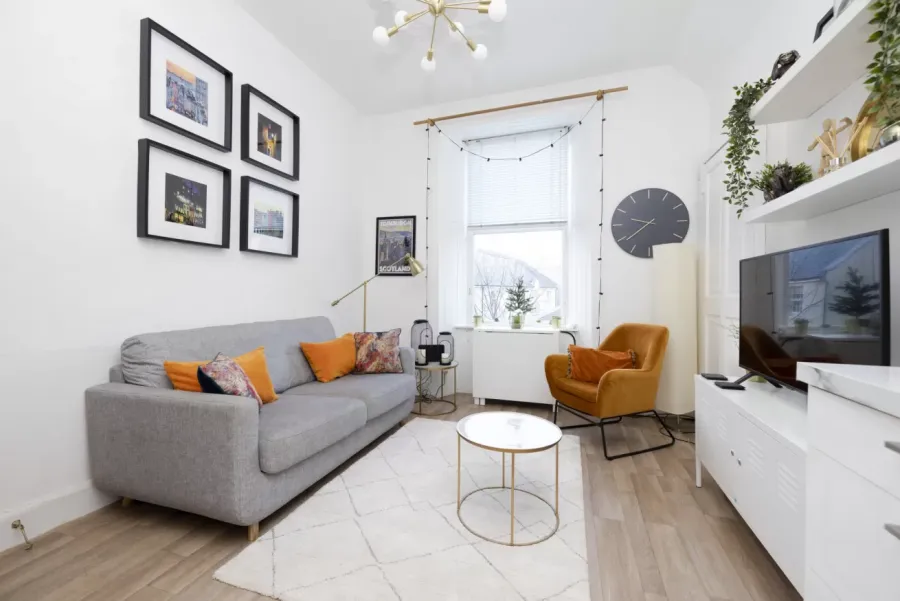 Bright and Modern Flat w/ Desk | Two Bedroom