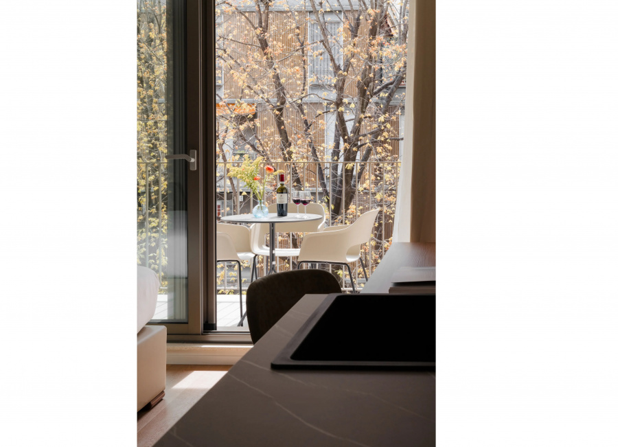 Studio Apartment w/ Balcony