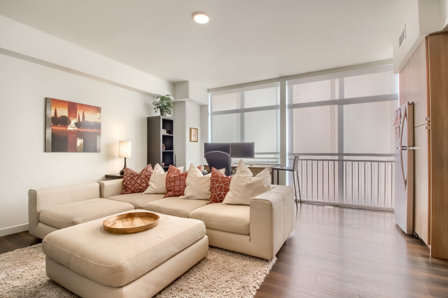Contemporary 1BR w/ Workspace in LoDo