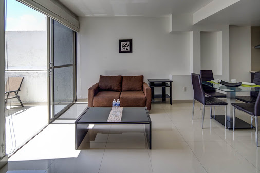Grey Blossom | One Bedroom