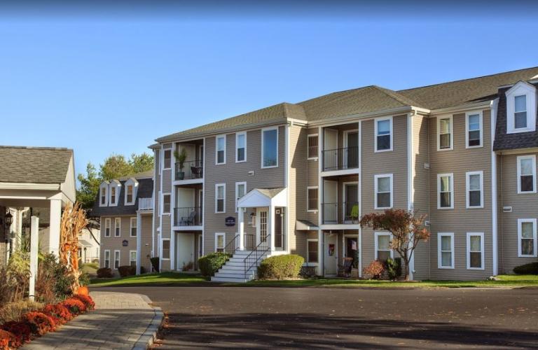 Eaves at Burlington I One Bedroom